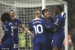 两人传接球，第三人要动 国际米兰这场比赛中有大量的“第三人动” 战术视角