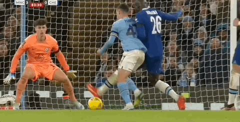 法兰克福官方：巴舒亚伊足部中骨骨折，已顺利接受手术